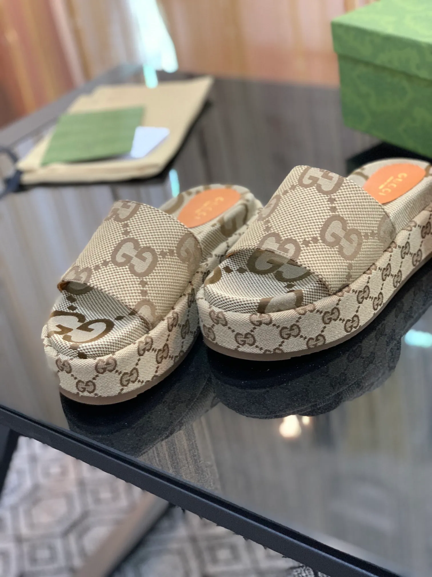 👟👟Ex-factory price👟👟Ex-factory price 360👟👟 Women's Shoes Women's Clothing Gucci North Face Collaboration 2022/Spring and Summer New Couple Style Electric Embroidery Thick-soled Slippers are now available. Series —————————————— Perfect interpretation! The original development supports any comparison in the market! Carefully crafted materials! Months in the making! The pattern is extremely beautiful! Unique charm. The fabric is made from the original one-to-one ratio! Flash sale market free version! The thorn lines and three-dimensional effect are full! High-end and high-end ꫛꫀꪝ Go➫ Materials: ❶Upper: Double G electric embroidery environmentally friendly washed denim fabric ❷Foot pads: imported sheepskin ❸Outsole! Original outsole ........................................ ♡Size: 35-43